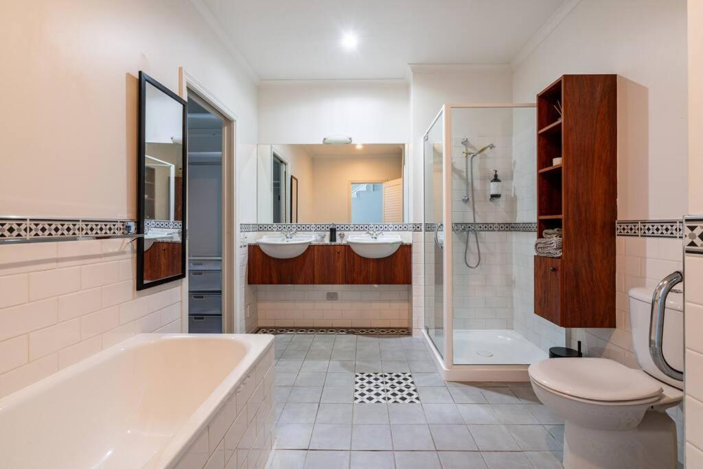 Spacious Penthouse With Spectacular Harbour Views! 오클랜드 외부 사진