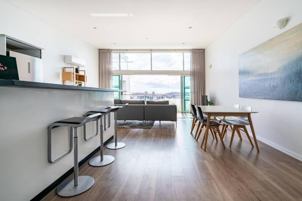 Spacious Penthouse With Spectacular Harbour Views! 오클랜드 외부 사진